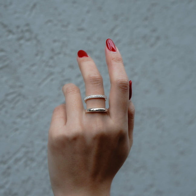 DOUBLE STRING MOISSANITE RING.