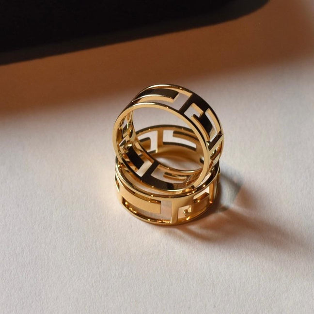 ICONIC G RING.